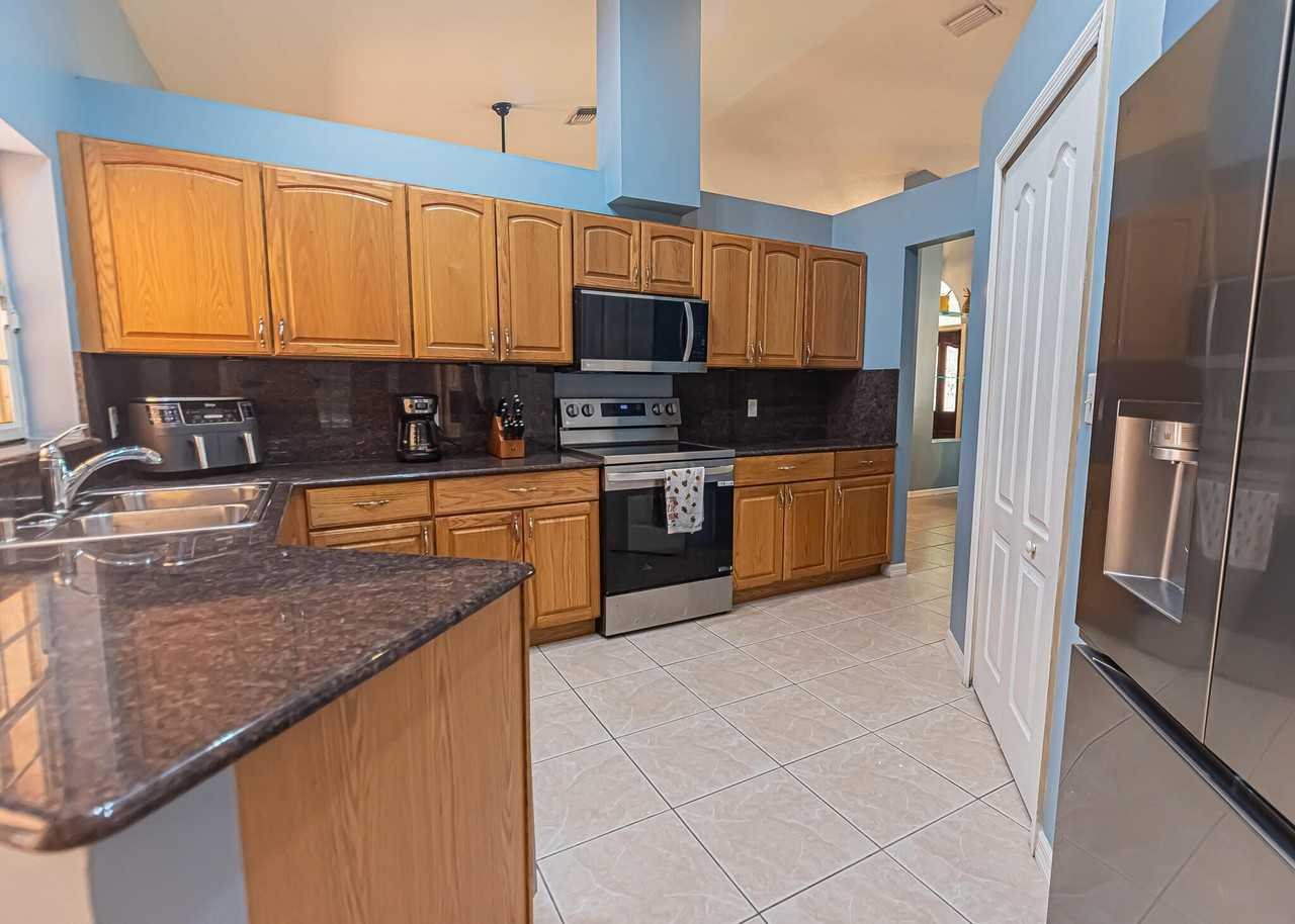 1193 Sw Live Oak Cv - Photo 4 of 26