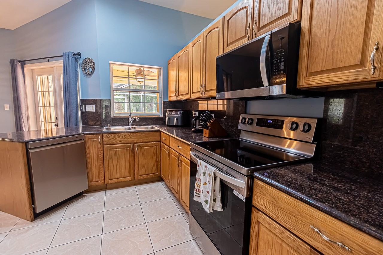 1193 Sw Live Oak Cv - Photo 5 of 26