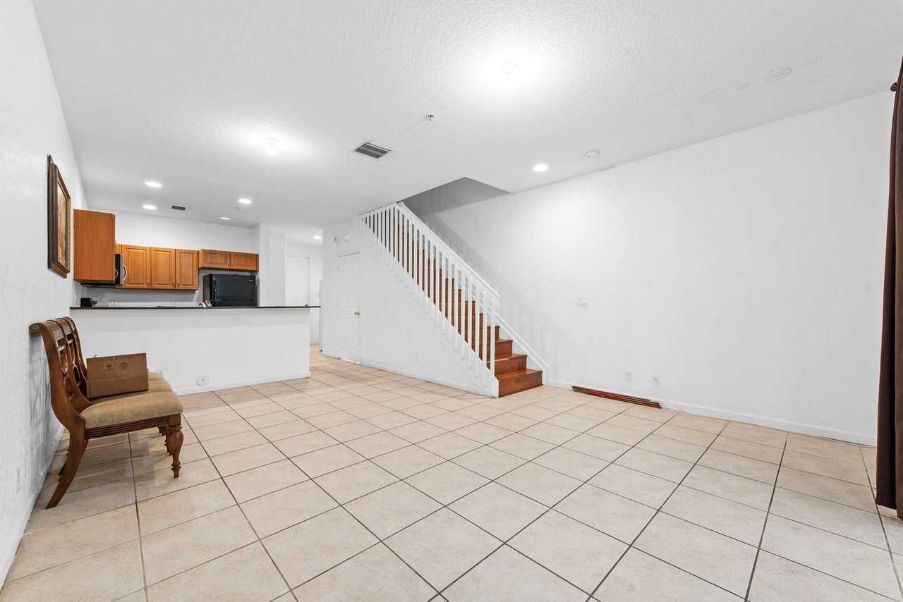 1425 Nw 36th Way - Photo 3 of 14
