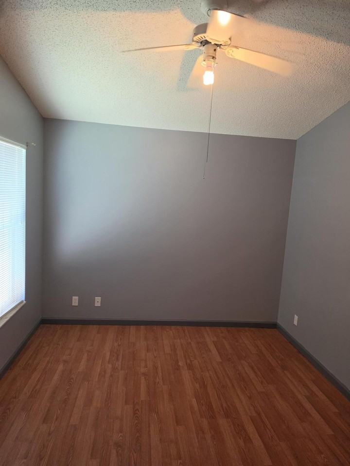100 Kings Way - Photo 2 of 10