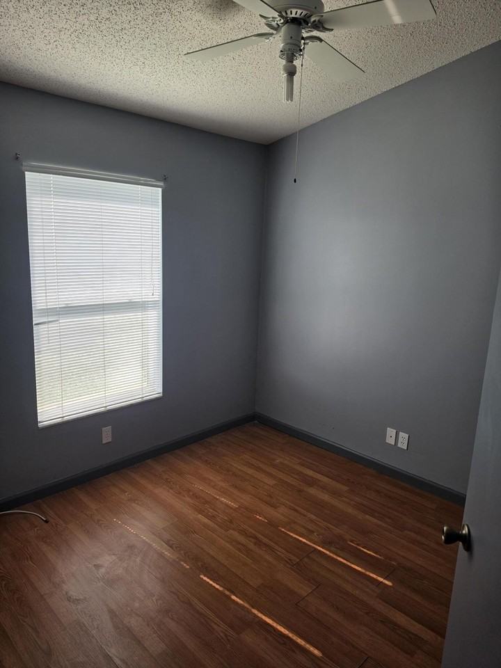 100 Kings Way - Photo 4 of 10