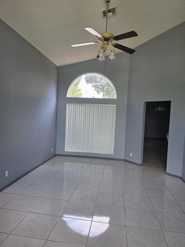 100 Kings Way - Photo 5 of 10