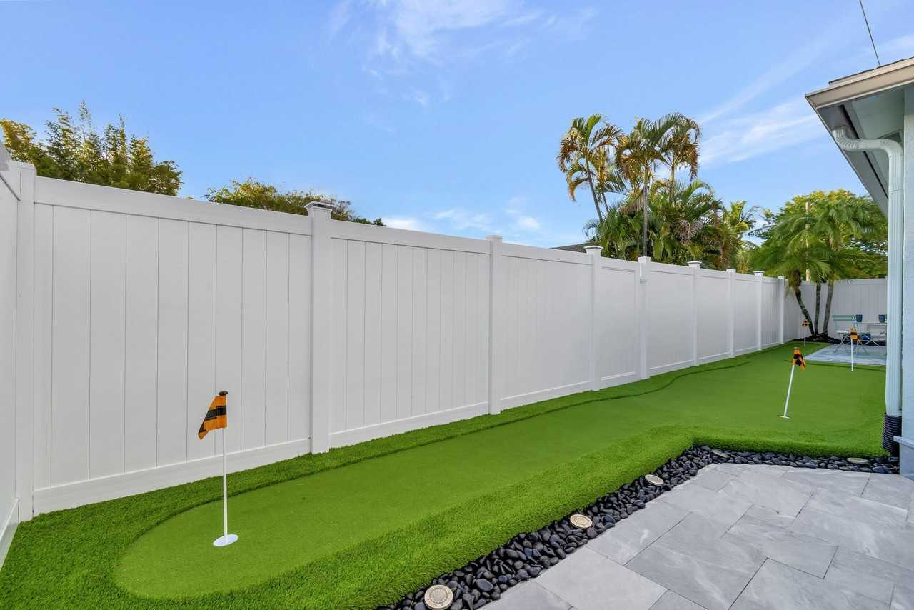 310 Gulfstream Dr - Photo 4 of 50