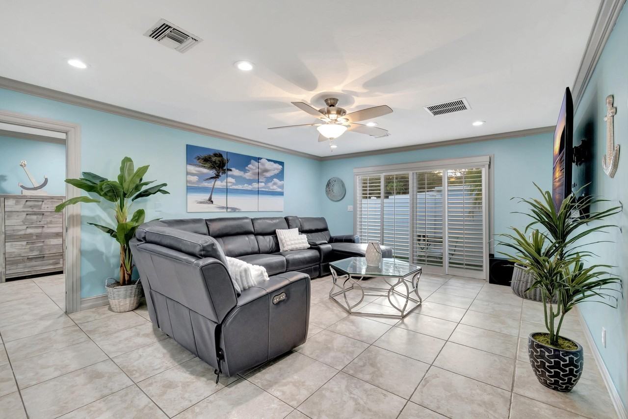 310 Gulfstream Dr - Photo 7 of 50