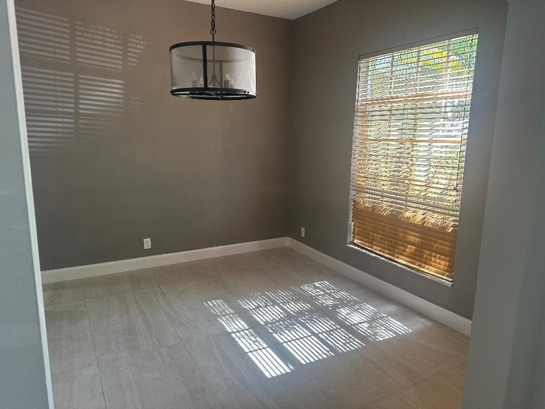 5503 Nw 39th Ave - Photo 5 of 23