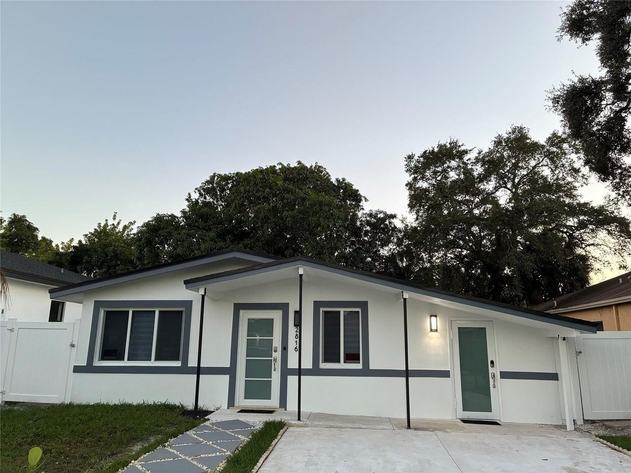 2816 Nw 7th St