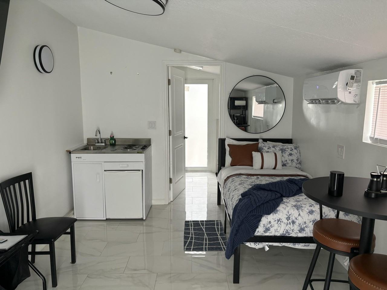 2816 Nw 7th St - Photo 5 of 8