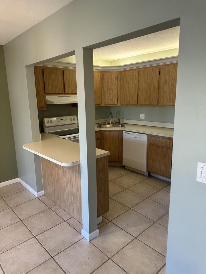 436 Pine Glen Ln #D1 - Photo 4 of 13