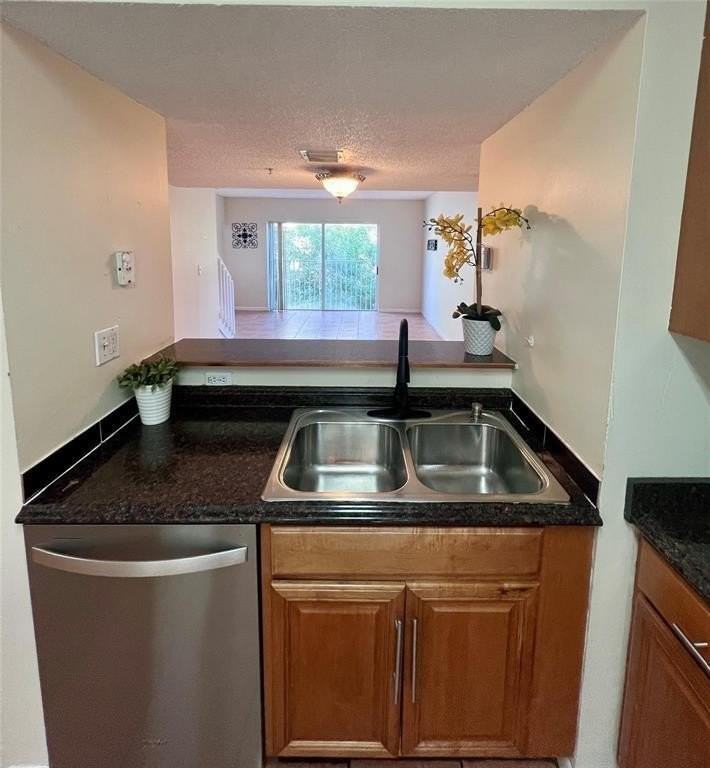 167 Riviera Cir - Photo 4 of 21