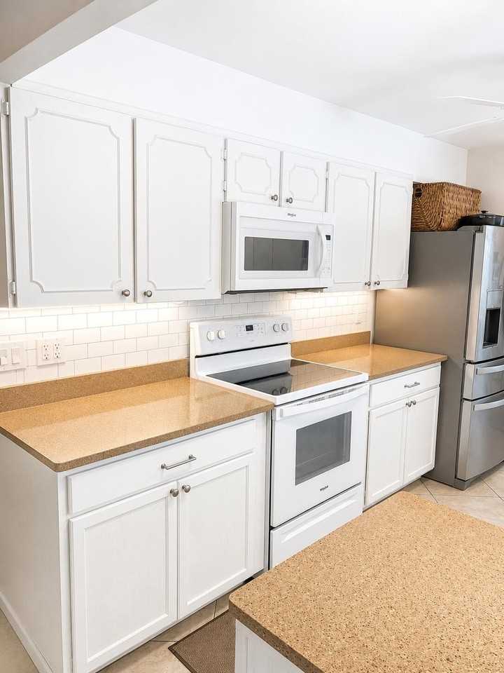 4041 Ne 27th Ter - Photo 7 of 28