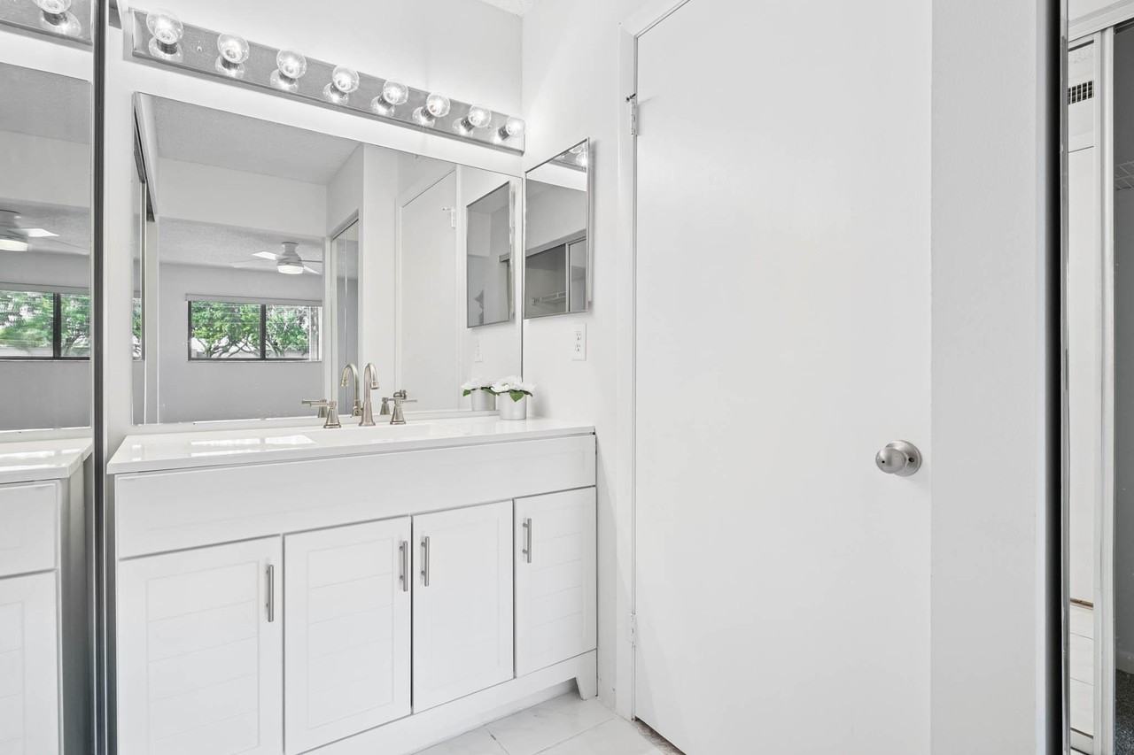 15450 Pembridge Ave #192 - Photo 6 of 31