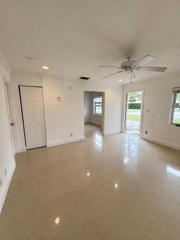101 Sw 3rd Ave - Photo 2 of 8