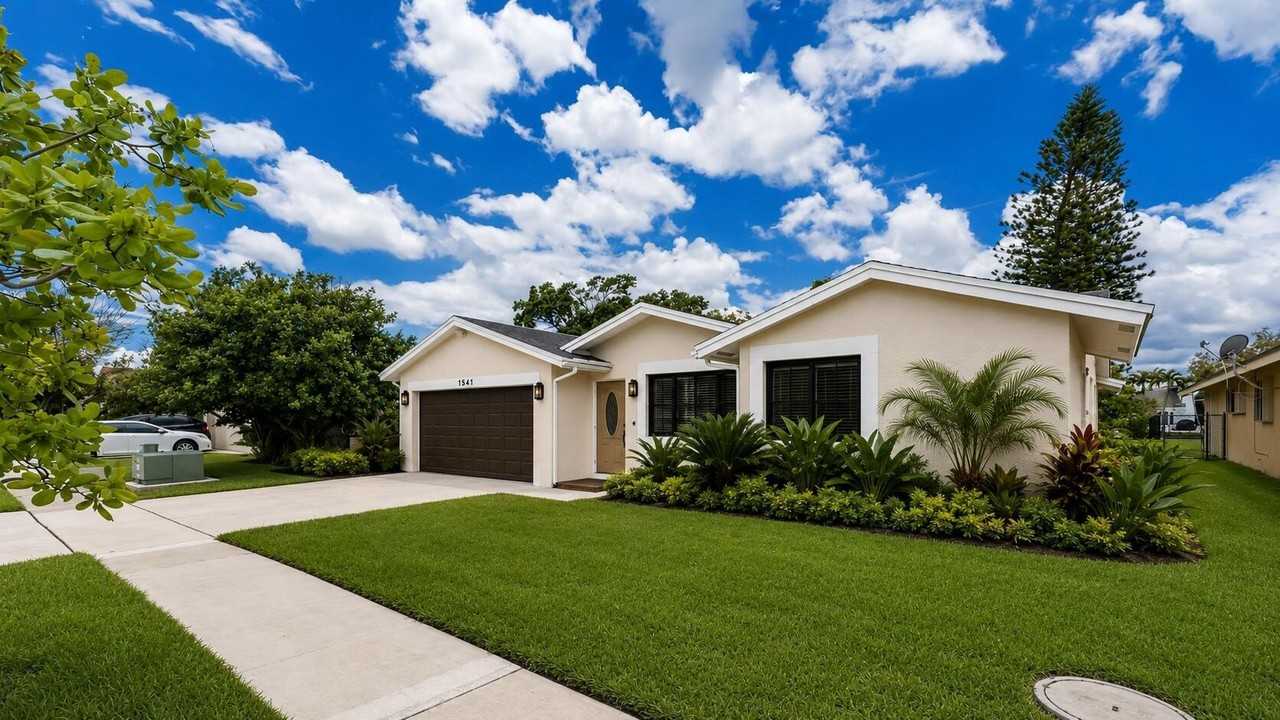 1541 Sw 102nd Ter - Photo 3 of 31