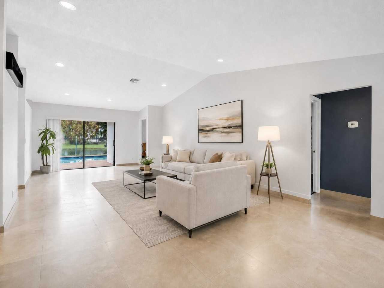 1541 Sw 102nd Ter - Photo 4 of 31