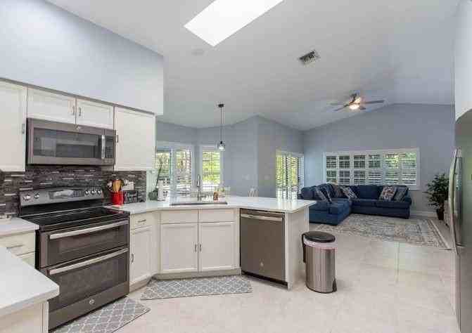 1349 Brampton Cv - Photo 7 of 19