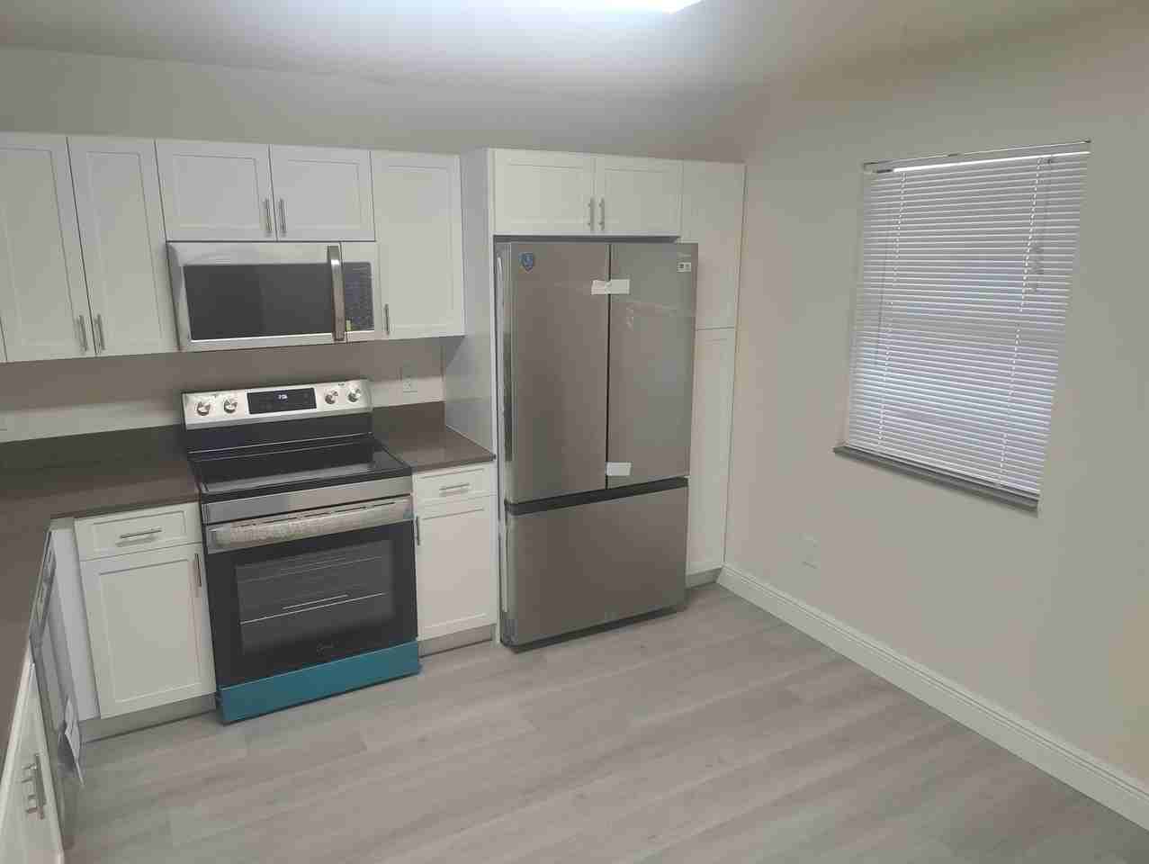 302 Lakeview Dr E #302 - Photo 2 of 37