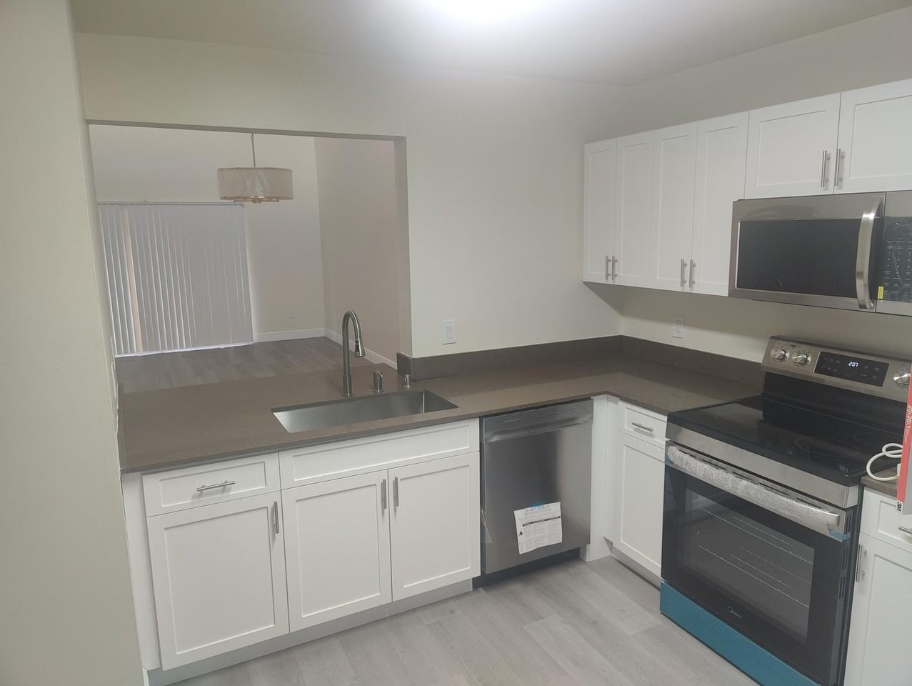 302 Lakeview Dr E #302 - Photo 3 of 37