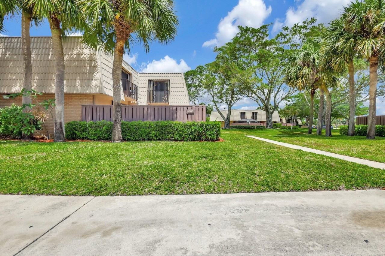 5907 59th Way - Photo 3 of 32