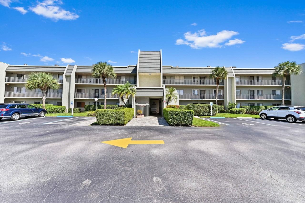 4080 Tivoli Ct #202