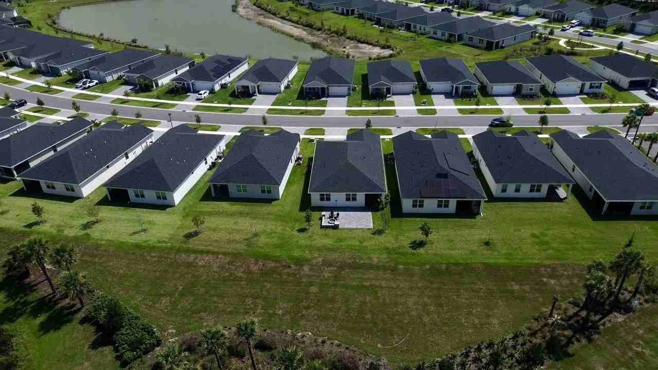 9049 Dahlia Cir - Photo 3 of 50