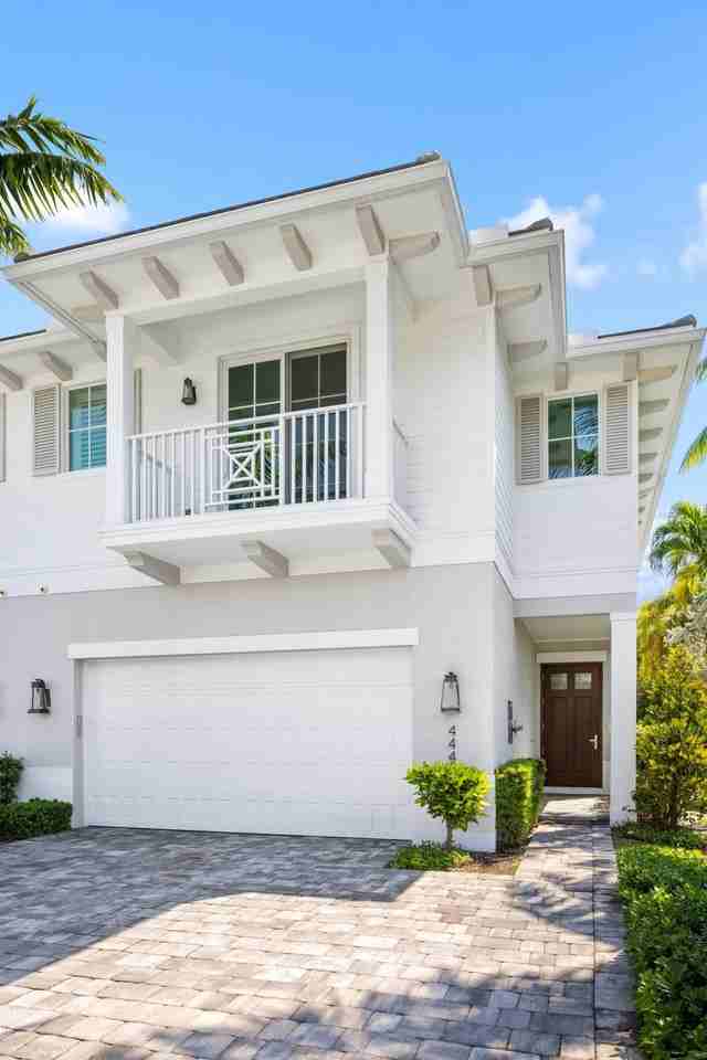 444 Ne Wavecrest Way - Photo 3 of 41