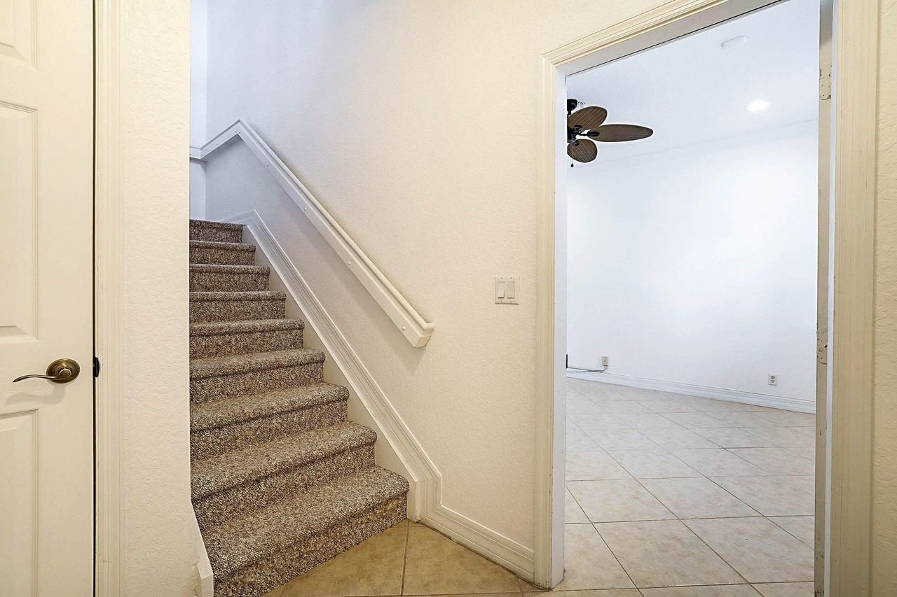241 E Thatch Palm Cir - Photo 5 of 10