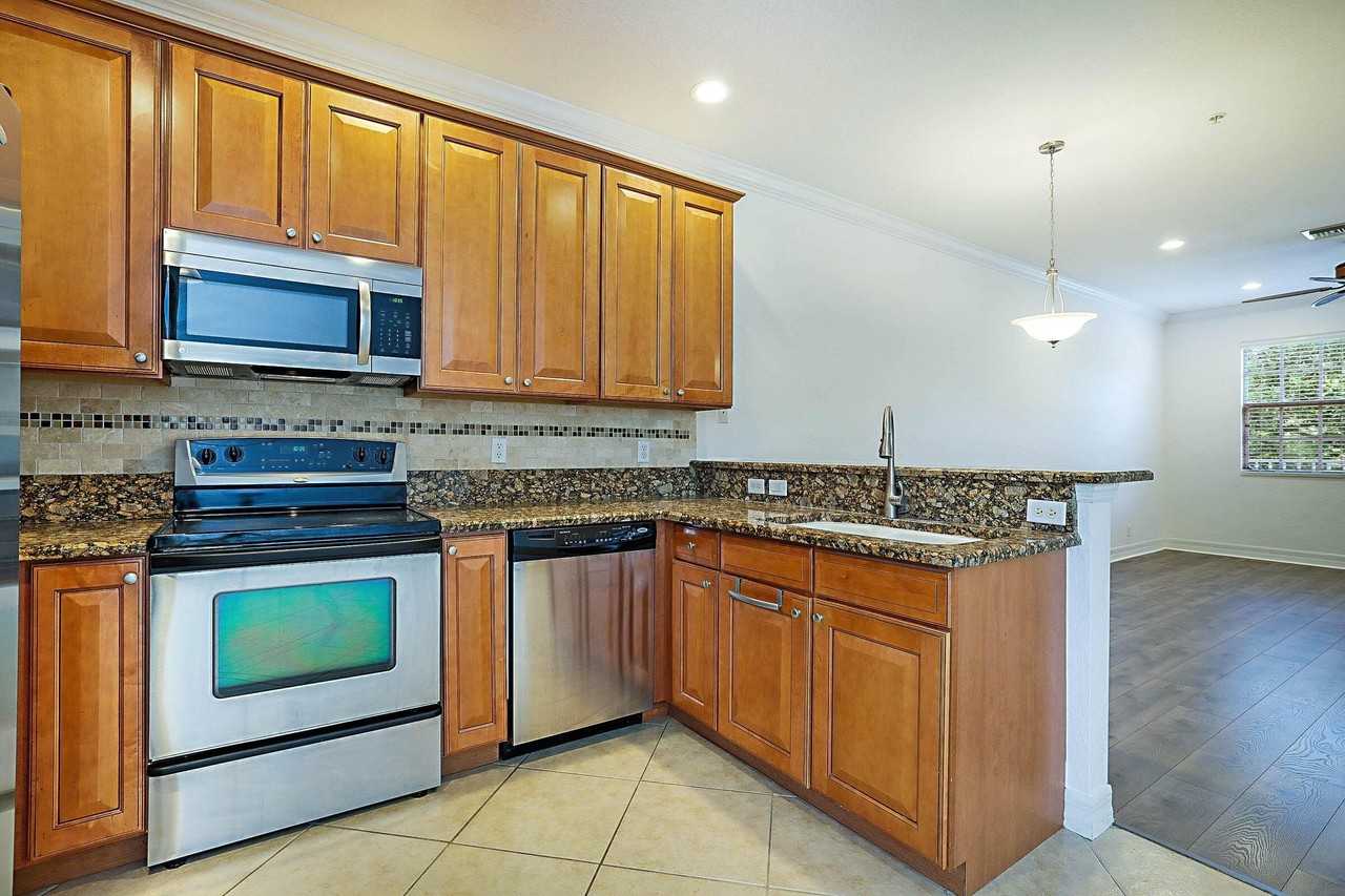 241 E Thatch Palm Cir - Photo 7 of 19