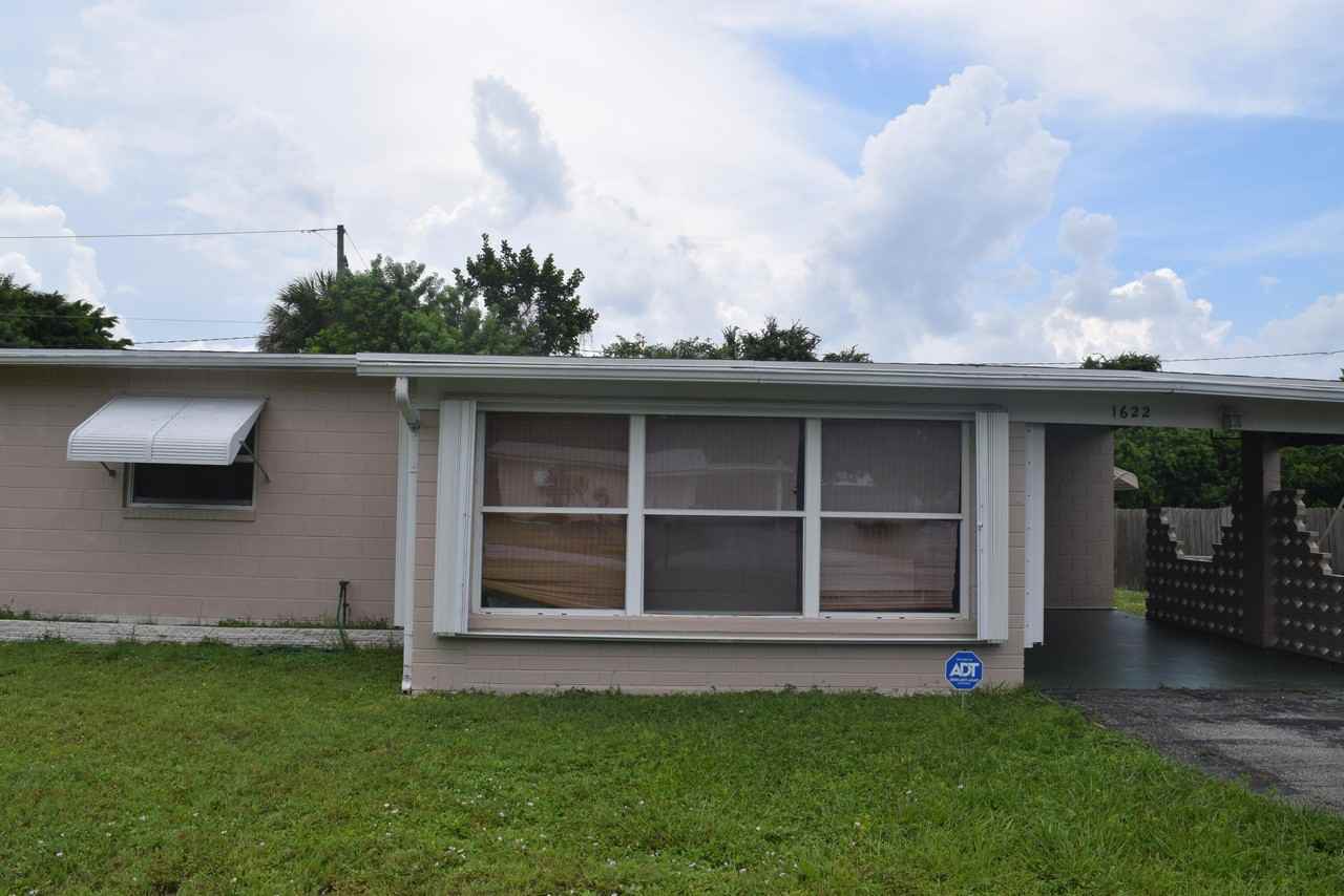 1622 Ne Maureen Ct