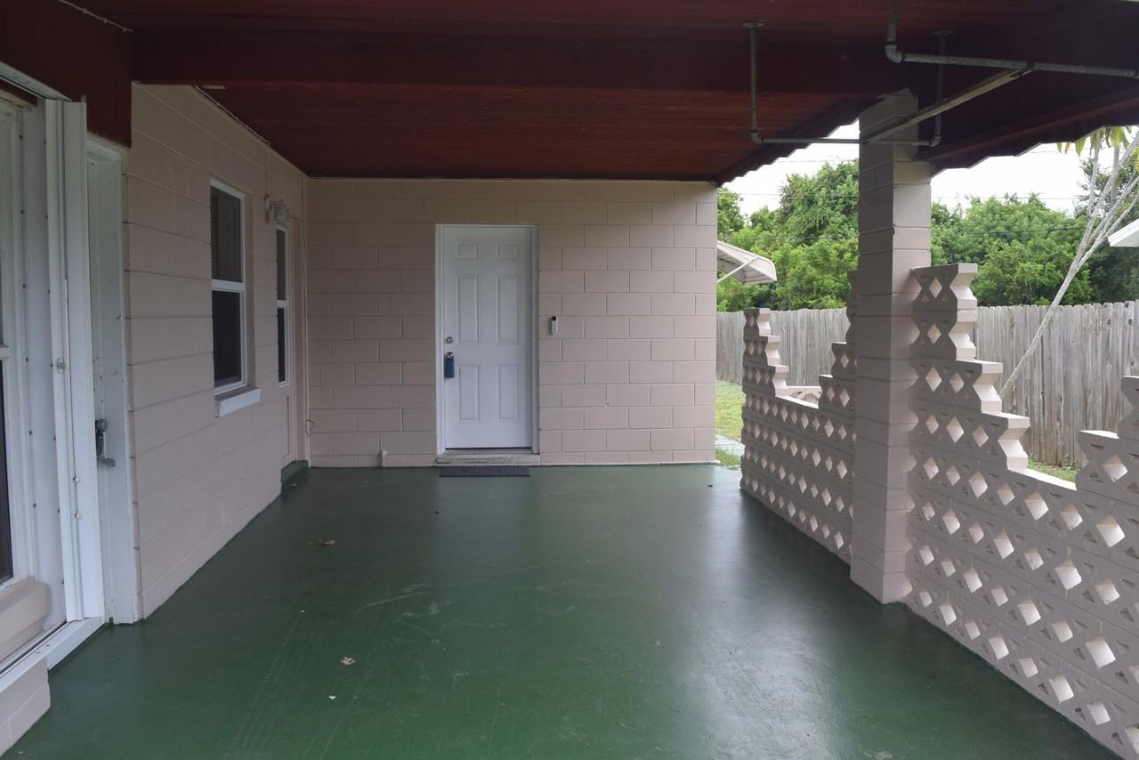 1622 Ne Maureen Ct - Photo 2 of 8