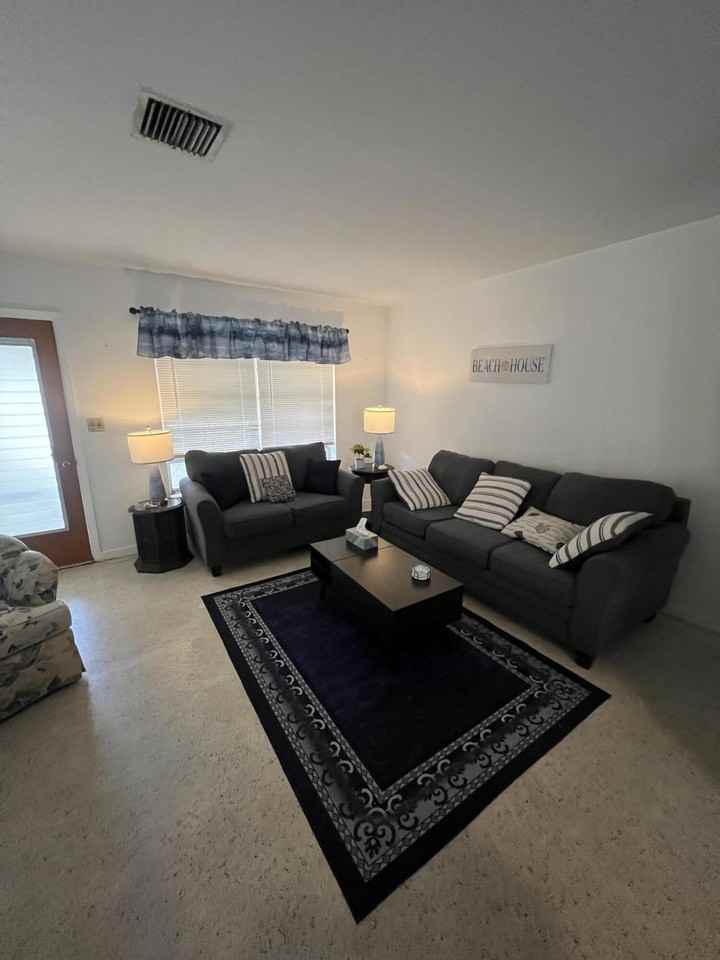 1622 Ne Maureen Ct - Photo 4 of 8