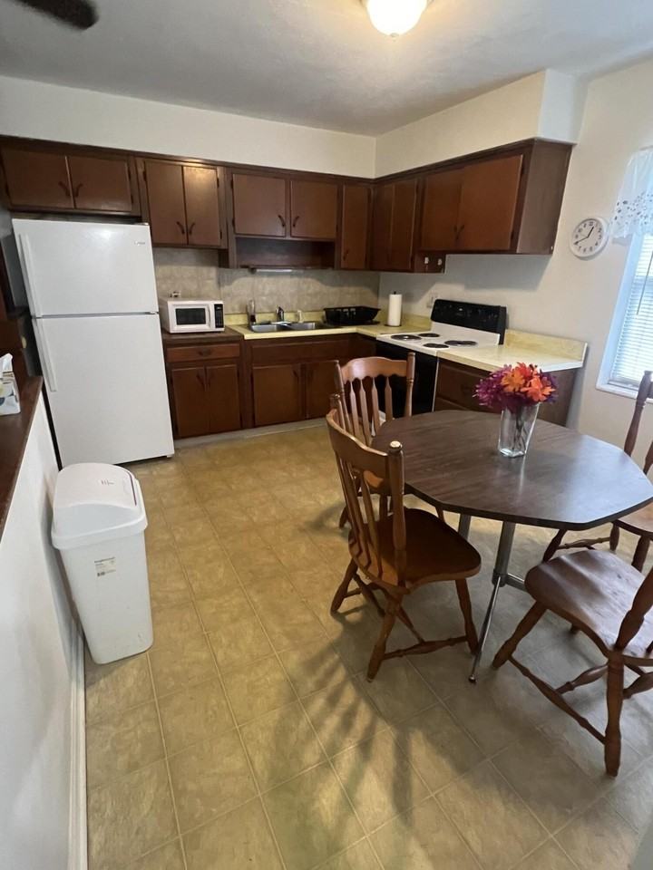 1622 Ne Maureen Ct - Photo 6 of 8