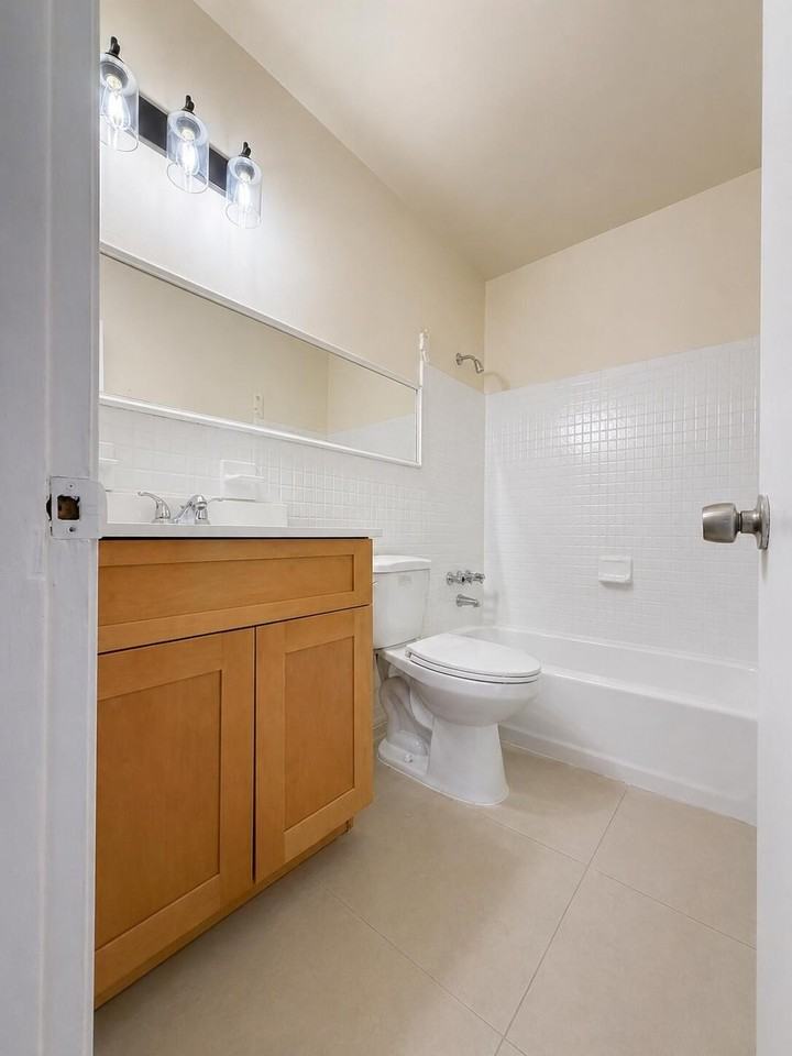 4151 Nw 30th Ter #3 - Photo 5 of 9