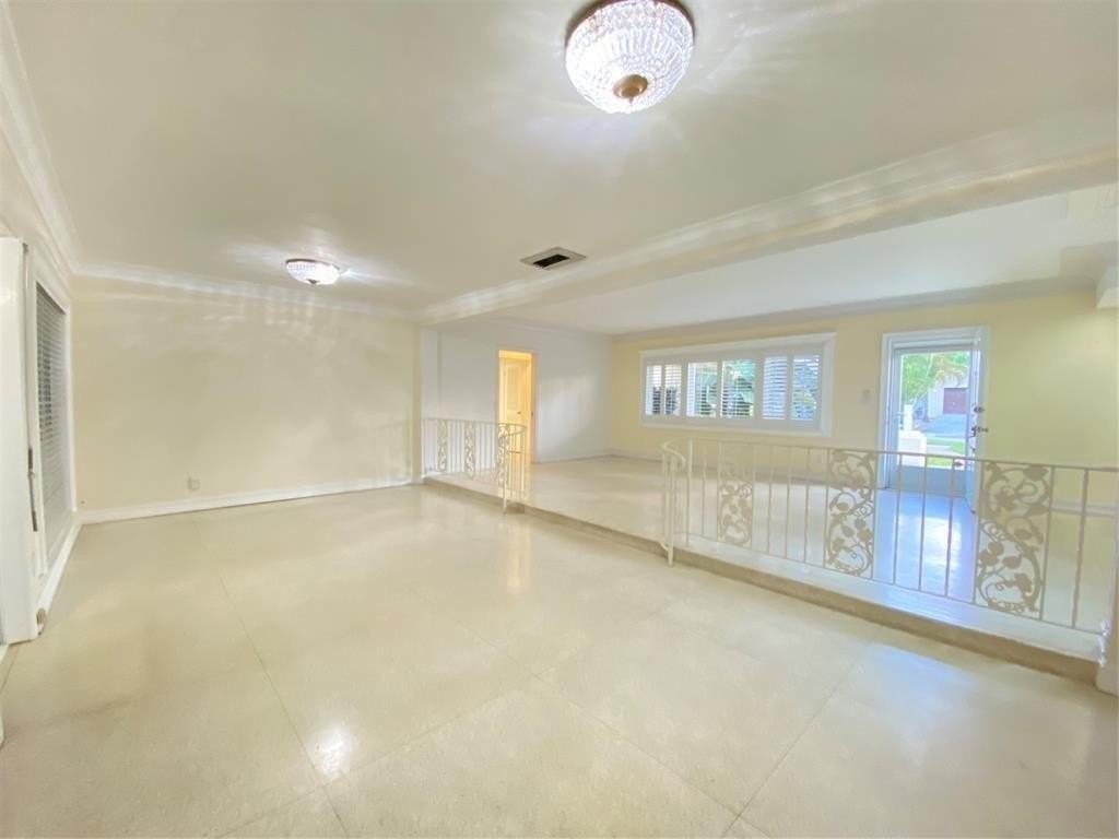 1049 Van Buren St - Photo 6 of 29