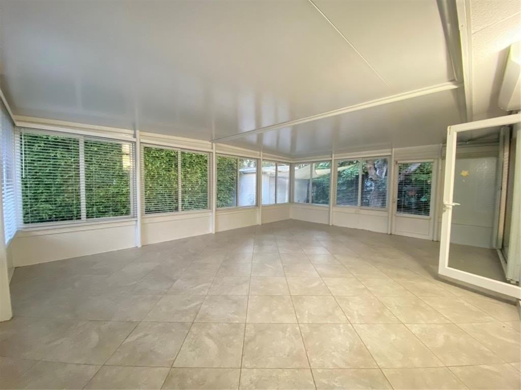 1049 Van Buren St - Photo 7 of 29