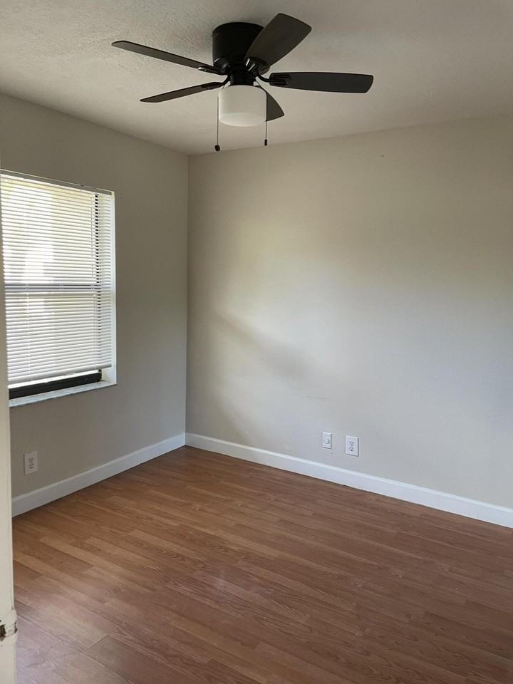 6832 Palmetto Cir S #203 - Photo 4 of 5