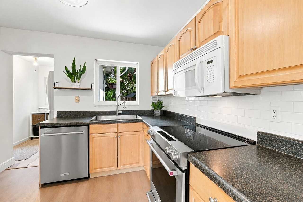 351 Sw 13th St - Photo 4 of 35
