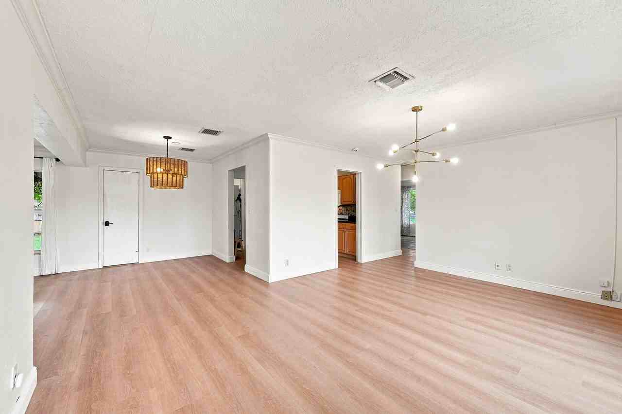 351 Sw 13th St - Photo 7 of 35