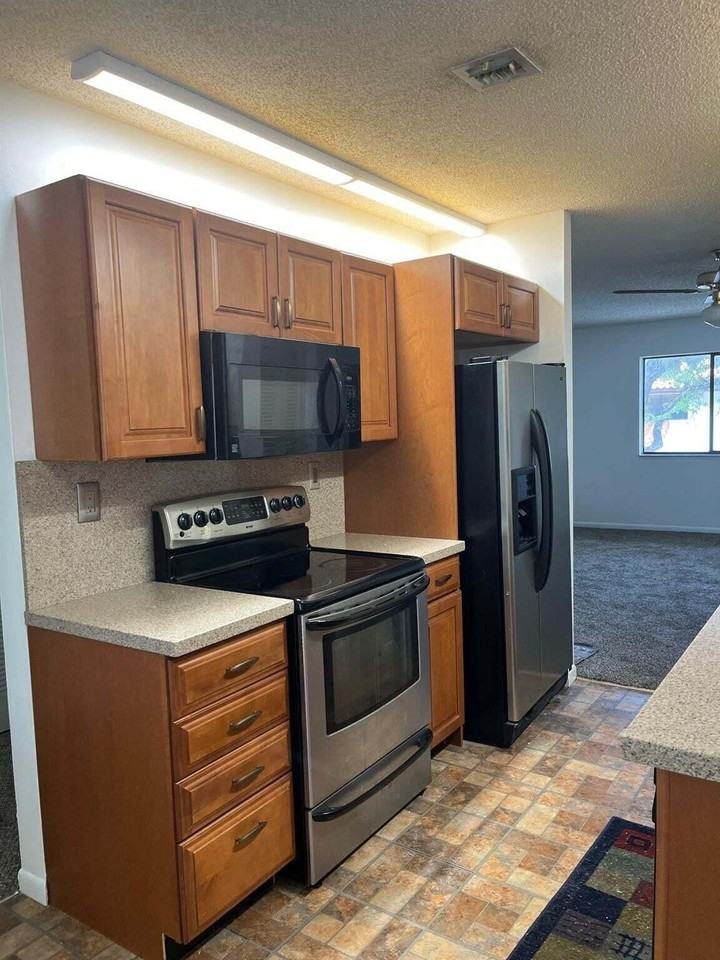 1361 Nw 94th Way #1361 - Photo 4 of 9