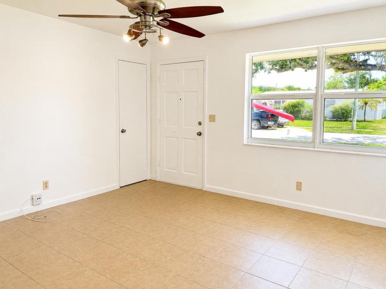9440 Sw 51st St - Photo 4 of 20