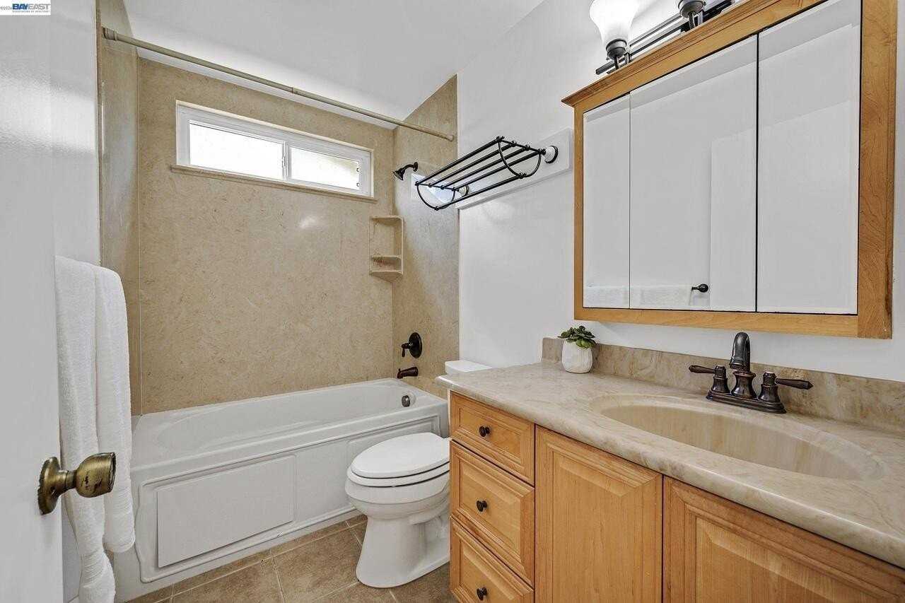 2883 Westchester Dr - Photo 6 of 23