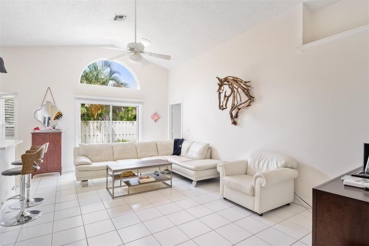 2606 Bedford Mews Dr - Photo 3 of 20