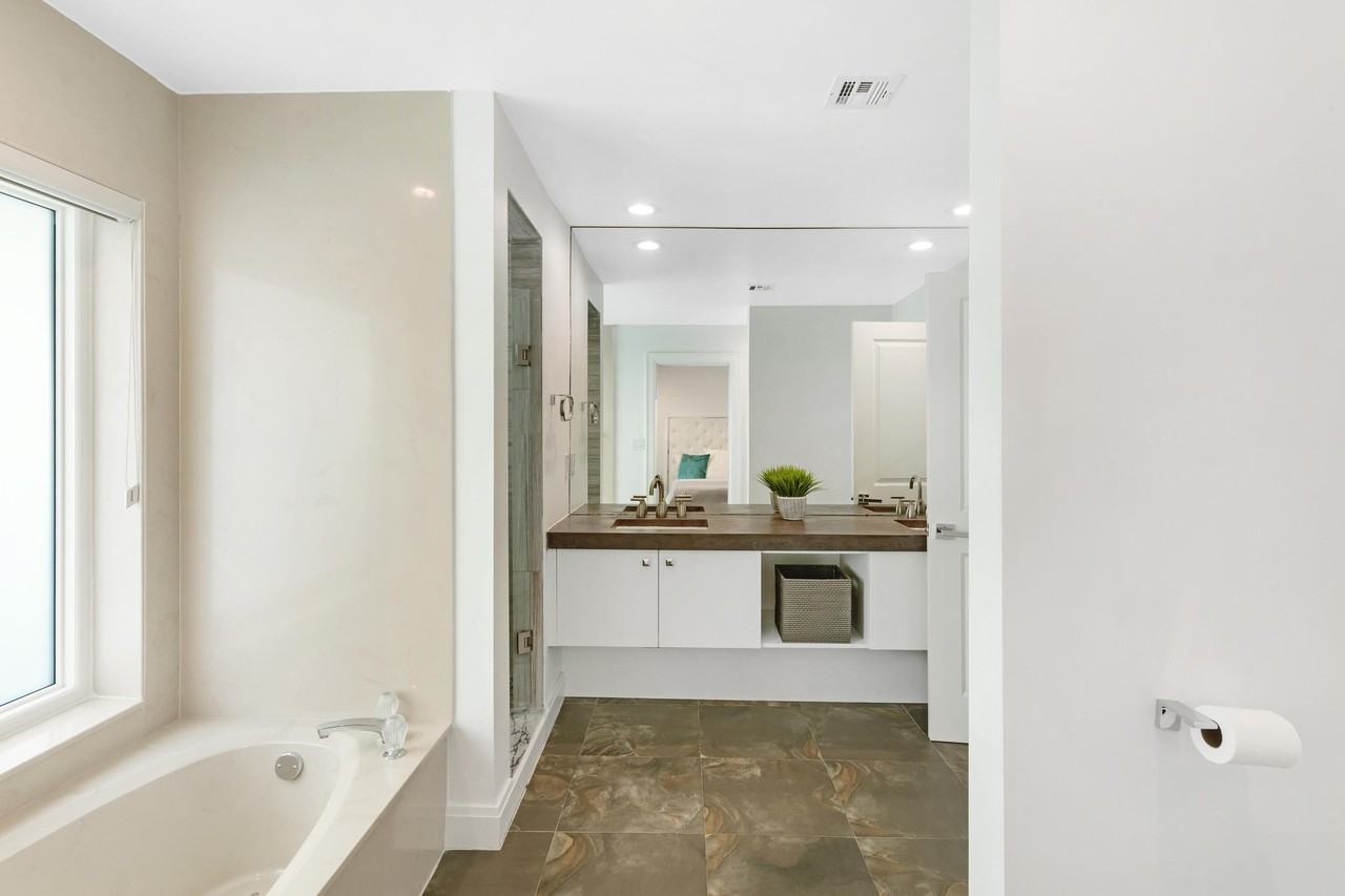 904 Hyacinth Dr - Photo 3 of 6