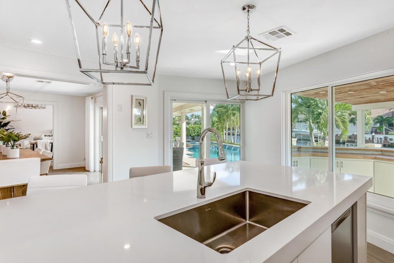 904 Hyacinth Dr - Photo 4 of 6