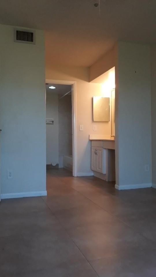 1081 Coral Club Dr - Photo 6 of 28