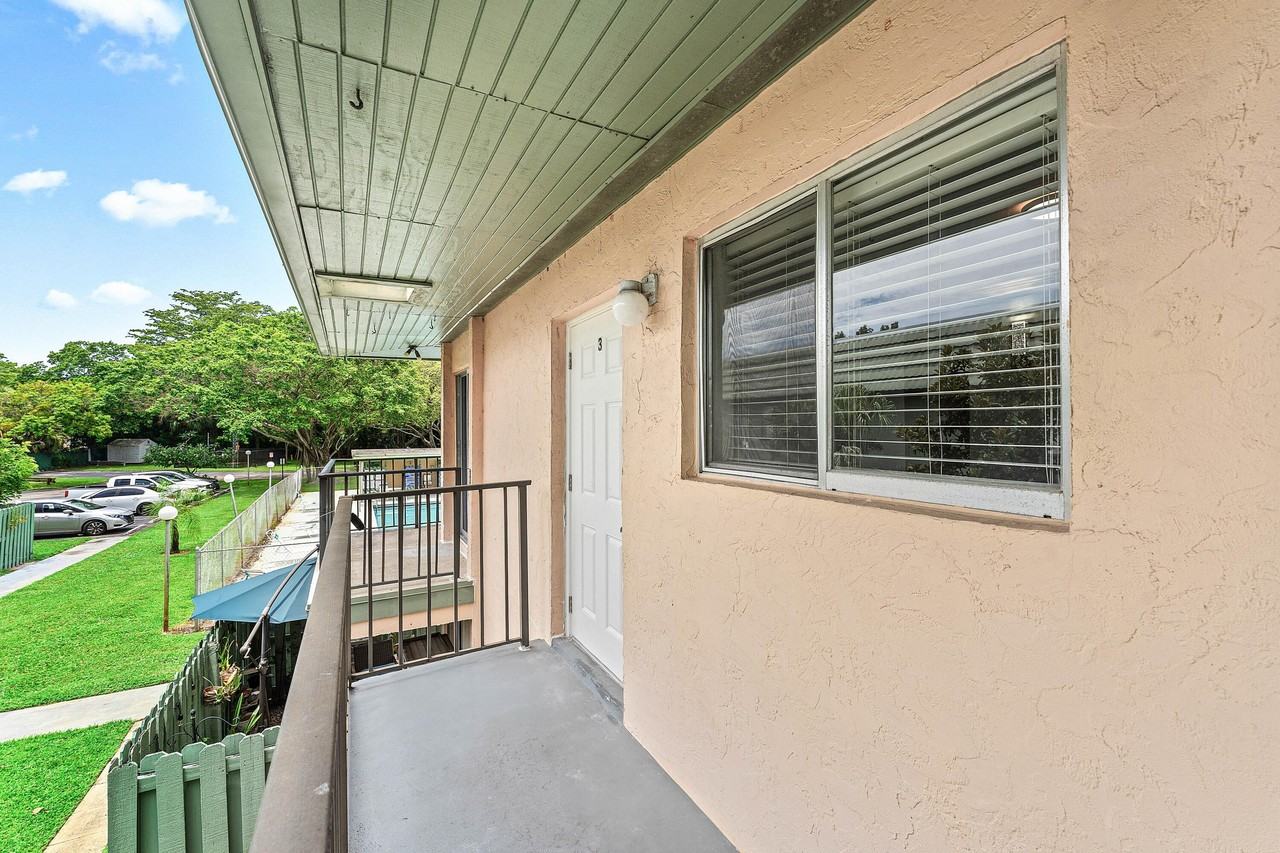 1866 Fairview Villas Dr #3 - Photo 5 of 25