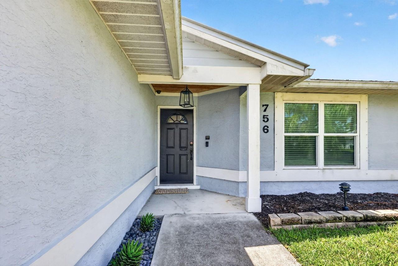 756 Sw Ancona Rd - Photo 4 of 50