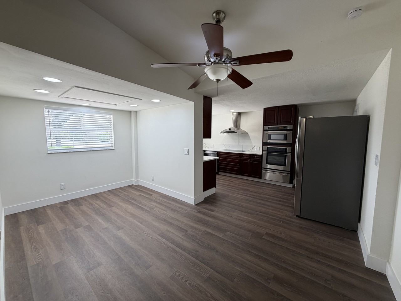 110 NE Monroe Cir - Photo 3 of 29
