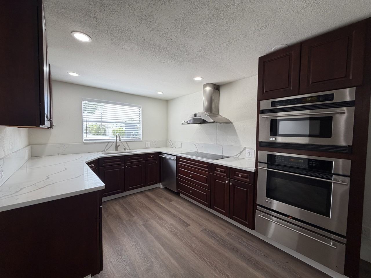 110 NE Monroe Cir - Photo 5 of 29