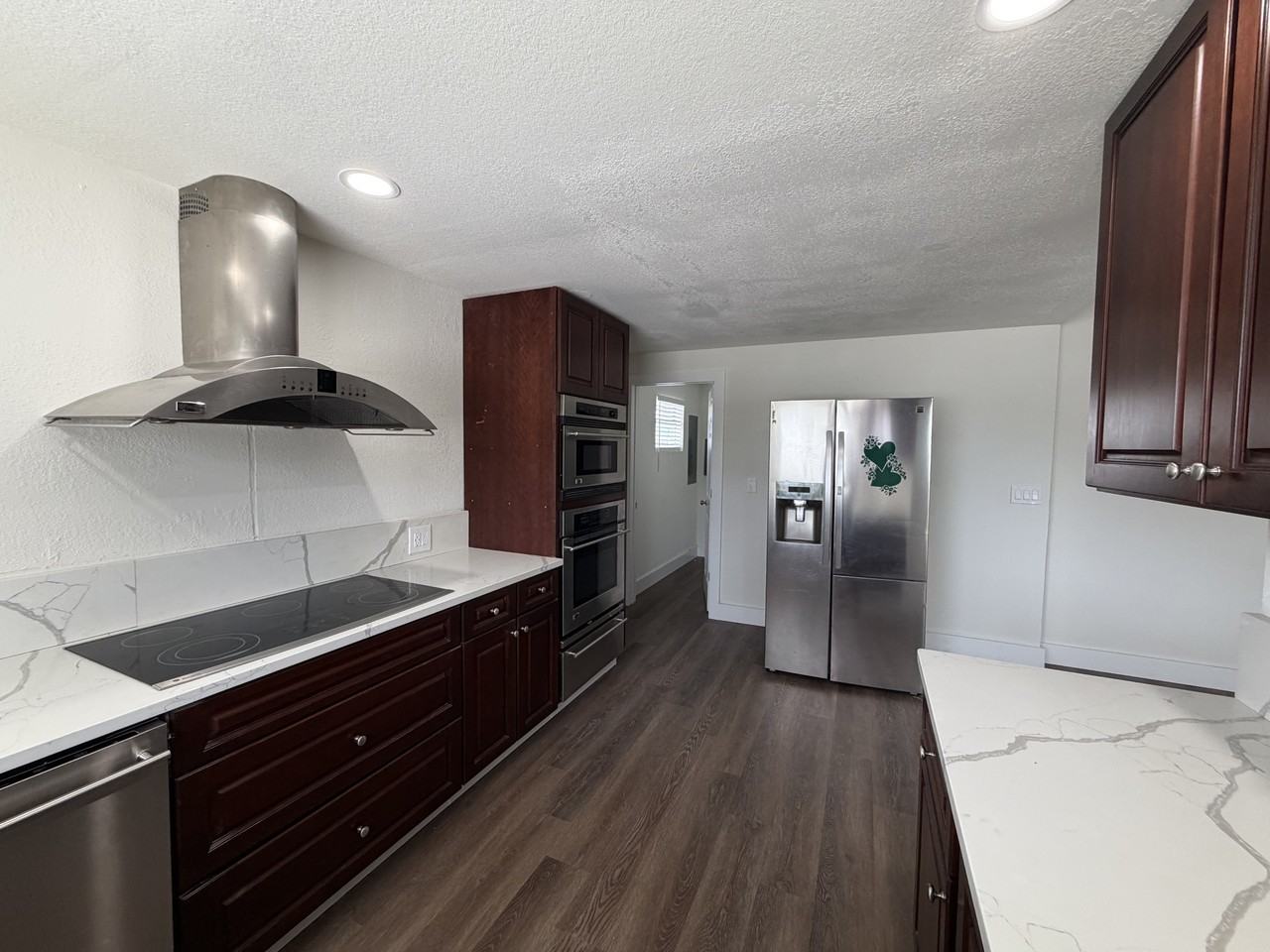 110 NE Monroe Cir - Photo 6 of 29