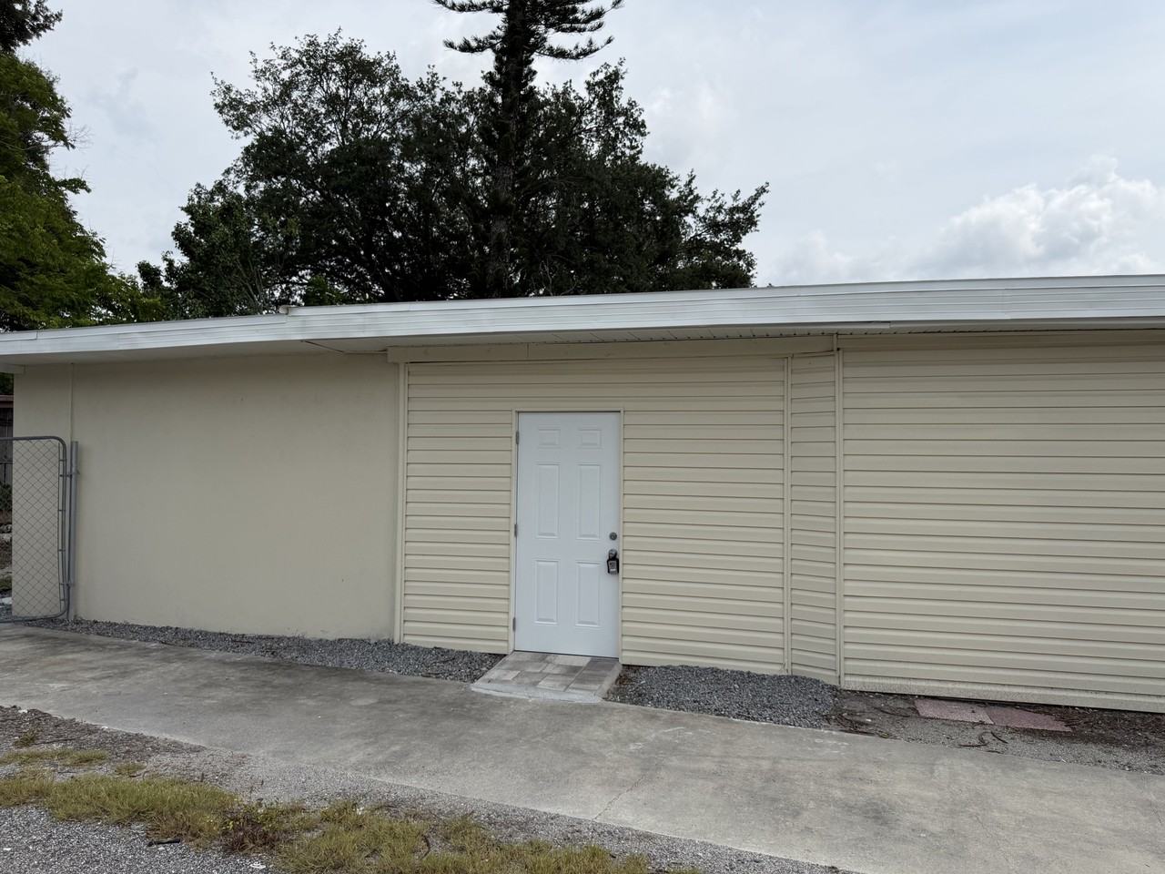 110 Ne Monroe Cir N #4 - Photo 2 of 14